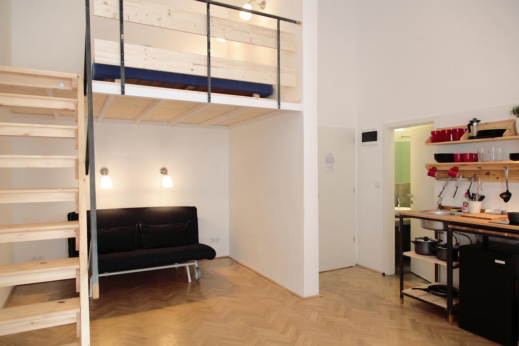 Maverick Aparthotel