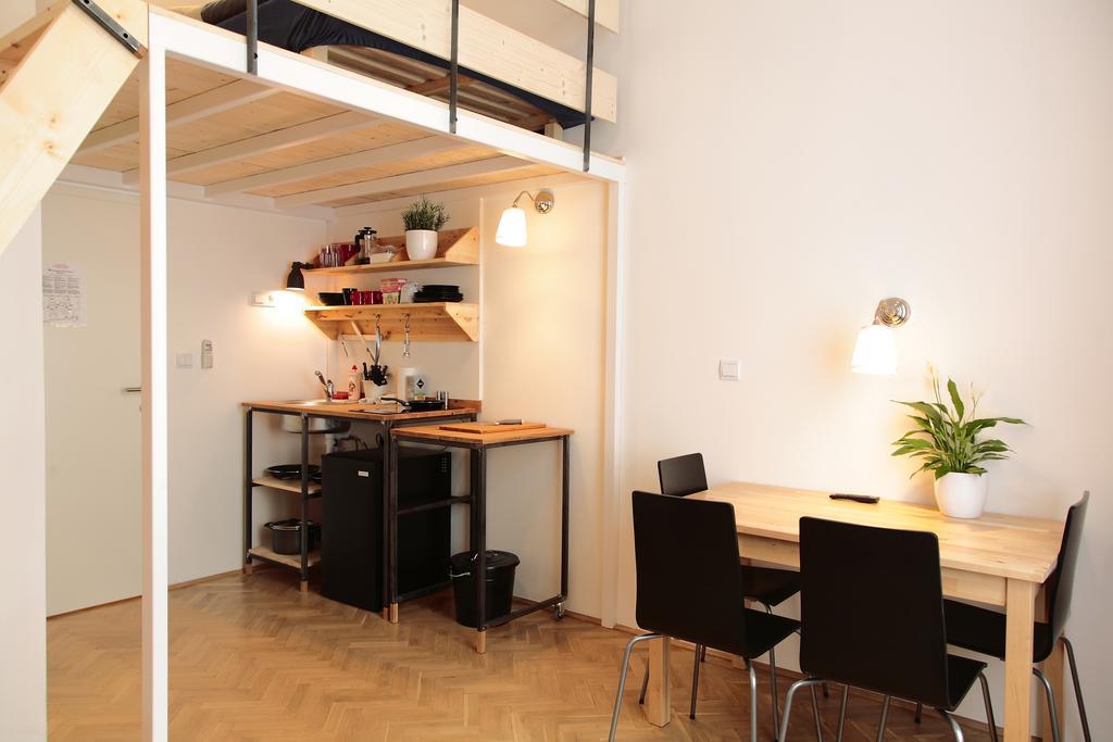 Maverick Aparthotel