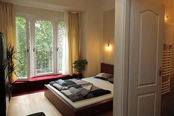 Maverick Aparthotel